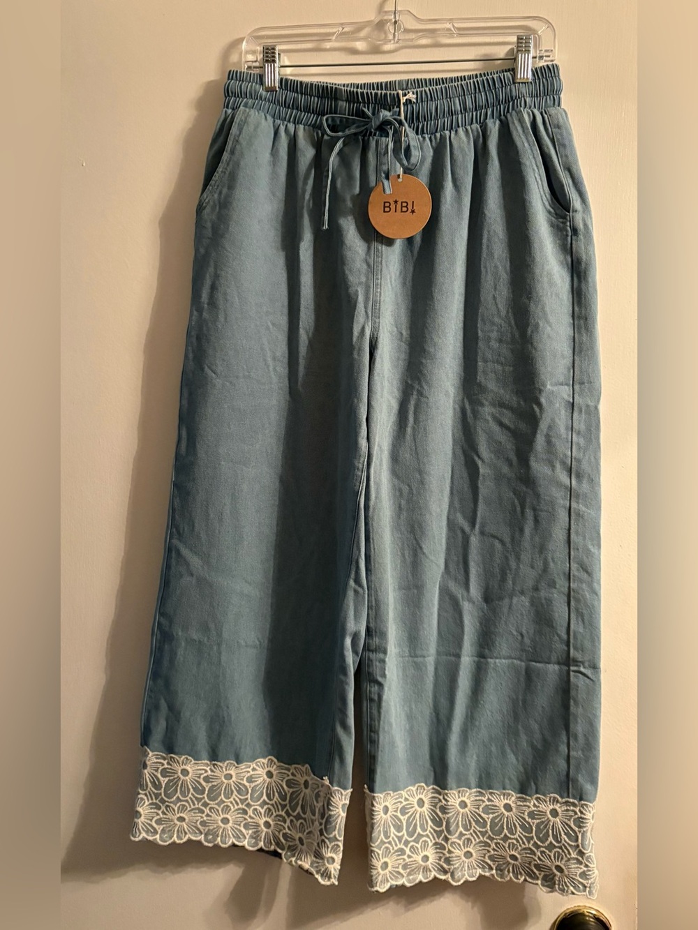NWT Adorable BiBi jeans with Embroidered Flowers and Elastic Waist